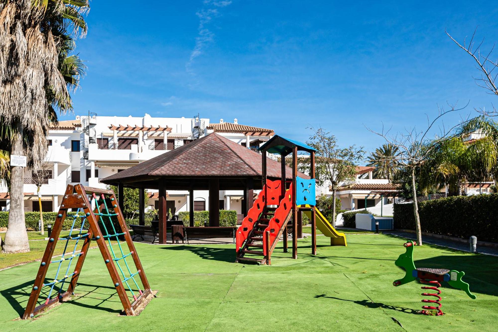 Apartamento Familiar Muy Soleado Cerca De La Playa Y Parking Incluido Chiclana de la Frontera Eksteriør bilde